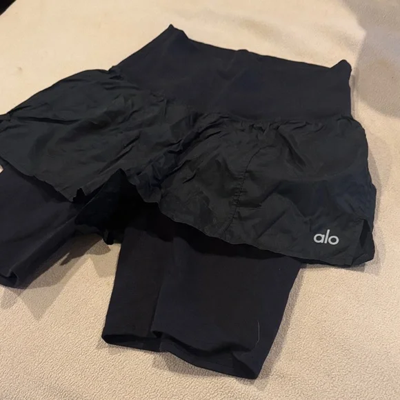 ALO Yoga Women's Black Skort - Picture 2 of 7